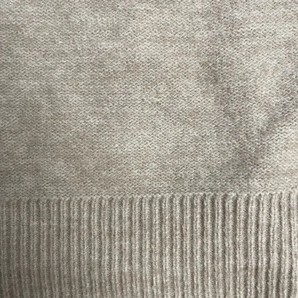 HYFVE Tan Oatmeal V-Neck Cable Knit Sweater || SZ S